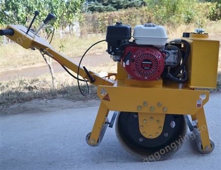 中鲁出售1吨压路机小型柴油双驱双震座驾式压土机